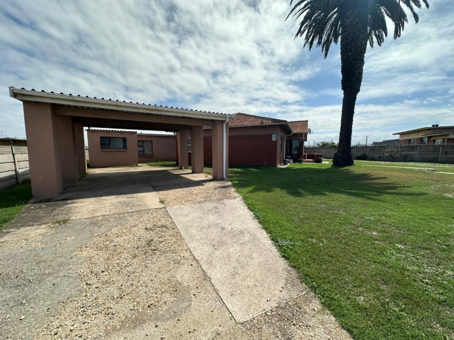 5 Bedroom Property for Sale in Swartkops Eastern Cape